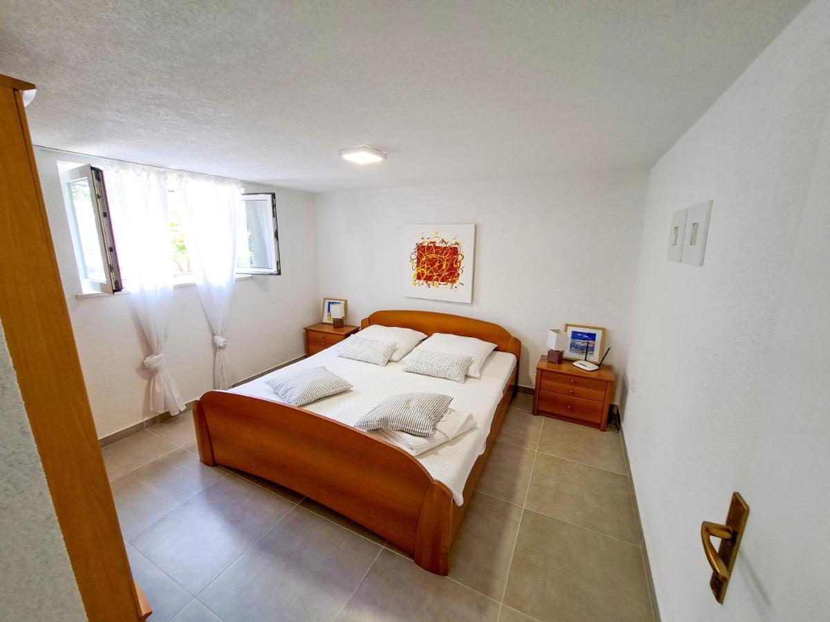 Apartments Ivanka Supetar Exterior photo